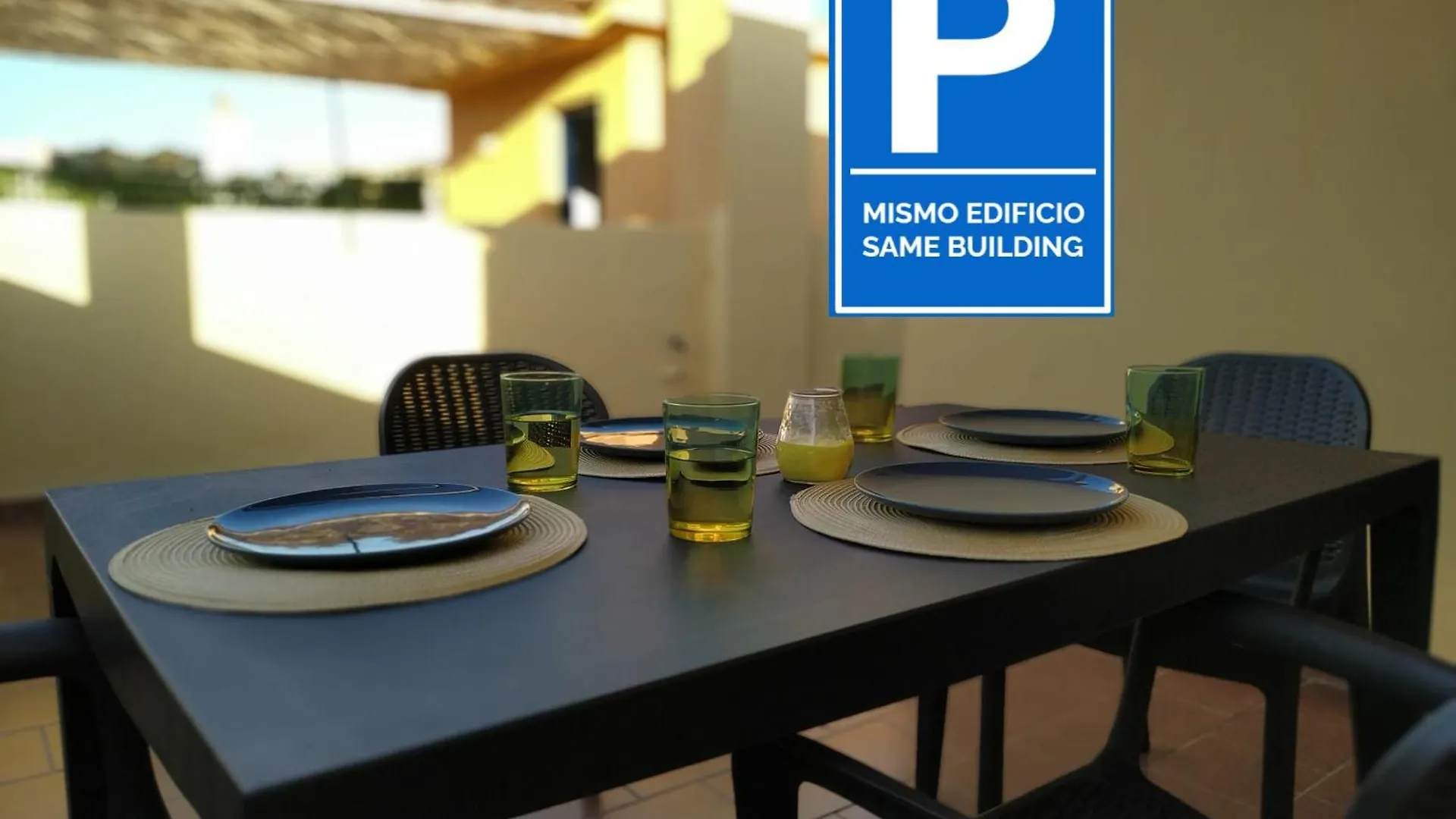 Malaga Yellow Duplex Free Parking And Terrace location